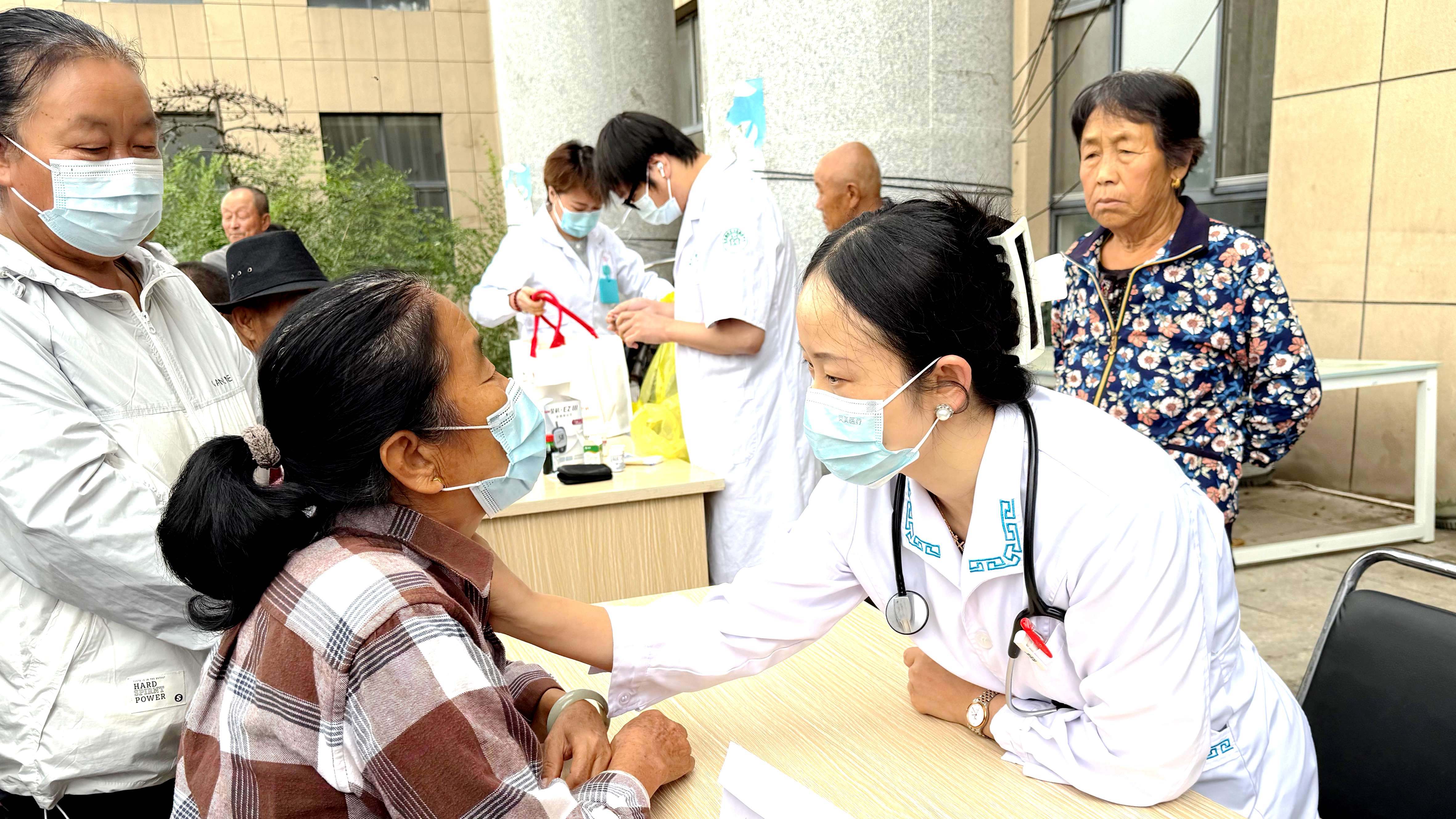 李艳荣（民进呼和浩特市委会赛罕区总支第十三支部委员、内蒙古国际蒙医医院内分泌科副主任医师）_副本